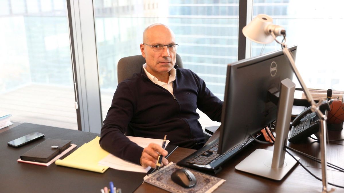 Údajní zloději šperků z Louvru se ozvali Izraelcům. Francouzi prý jednání zazdili